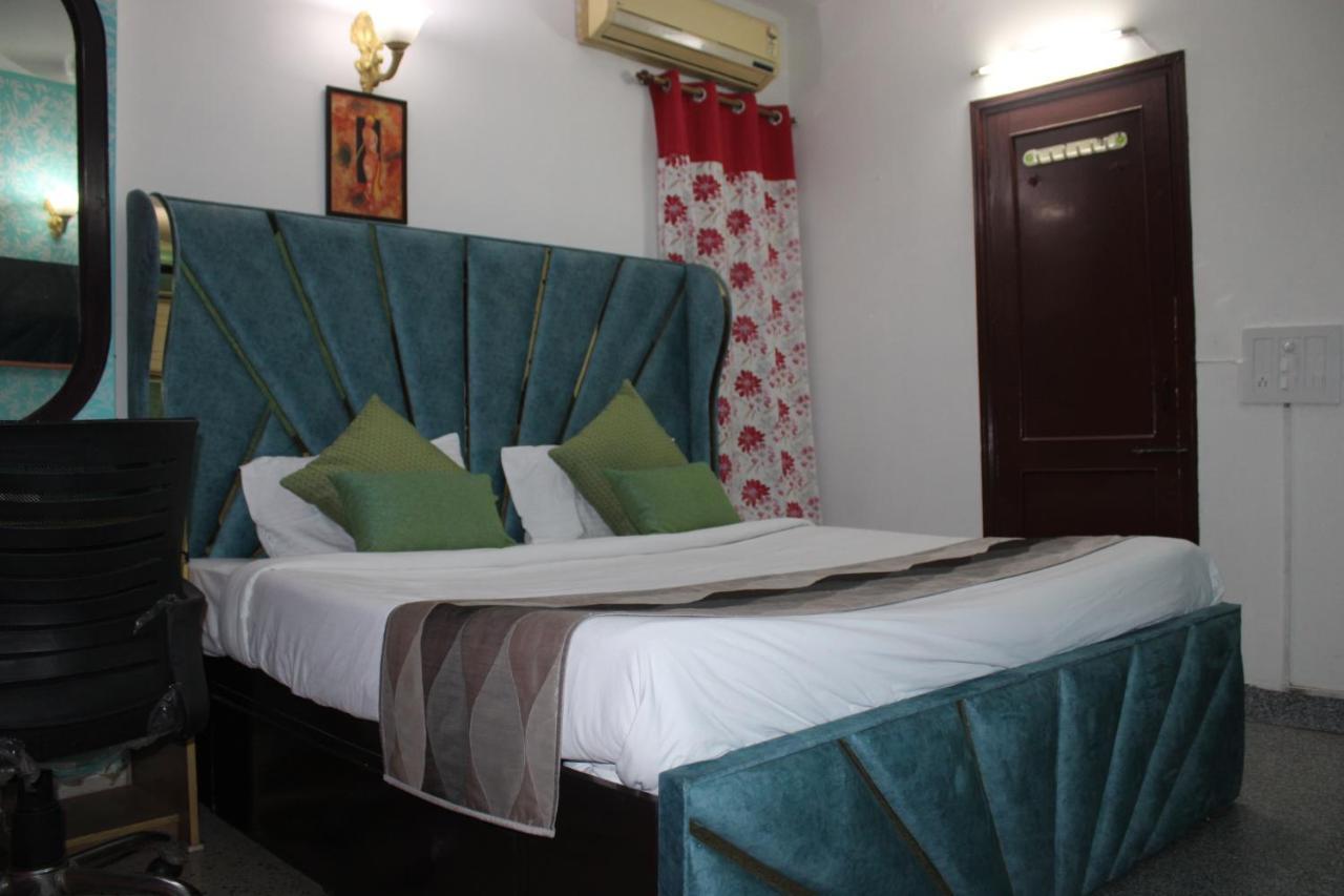 Awasthi Kozi Stays B&B - Closest To Vfs Új-Delhi Kültér fotó