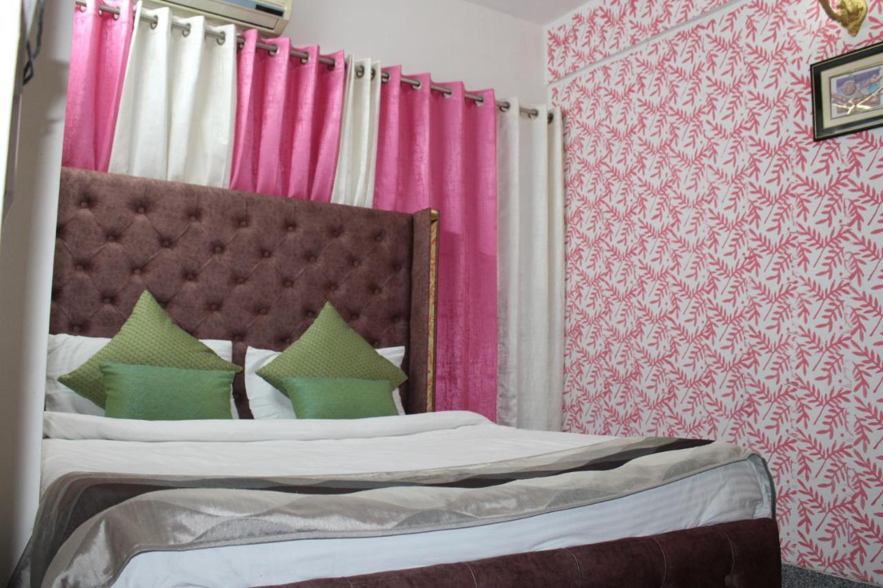 Awasthi Kozi Stays B&B - Closest To Vfs Új-Delhi Kültér fotó