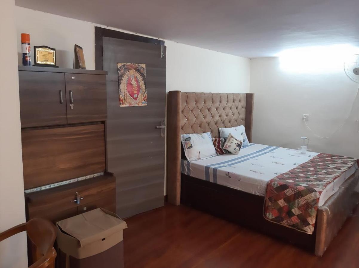 Awasthi Kozi Stays B&B - Closest To Vfs Új-Delhi Kültér fotó
