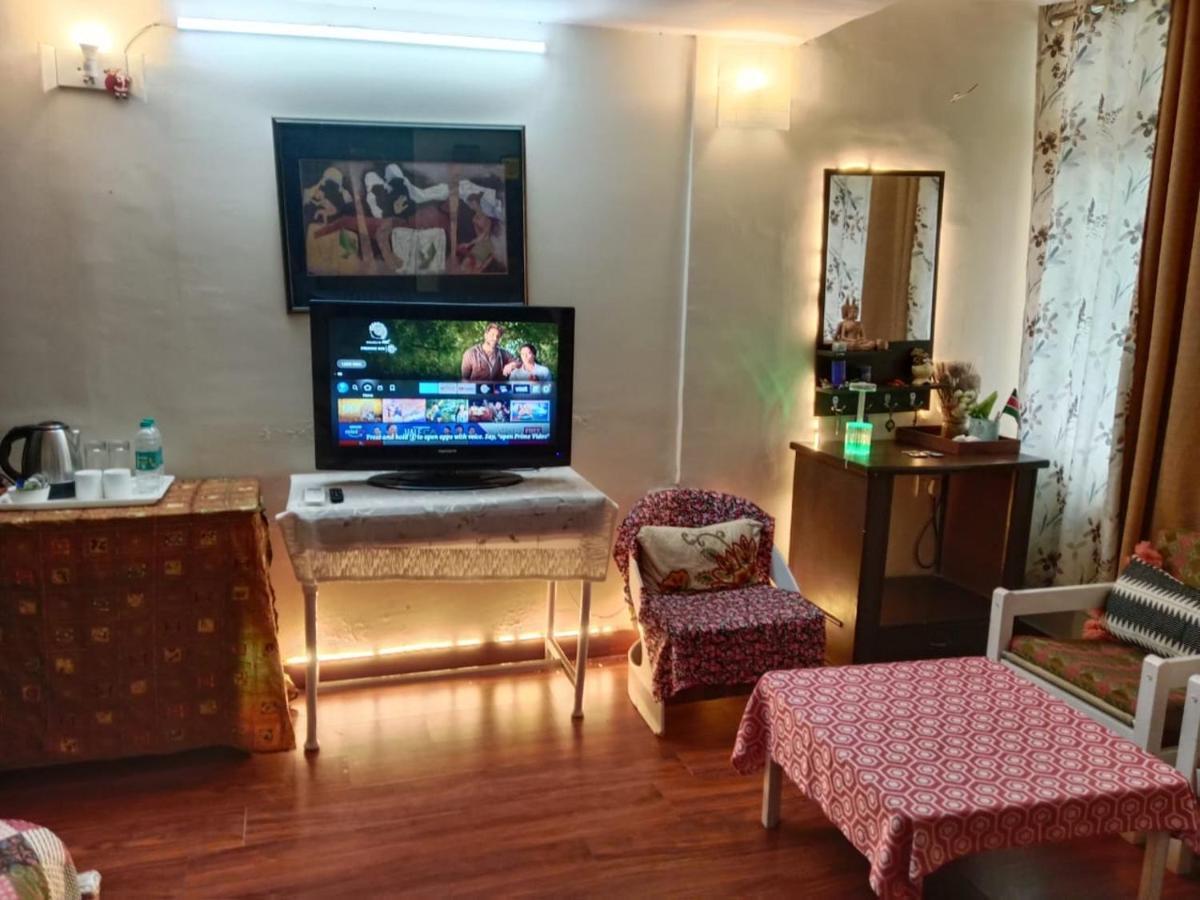 Awasthi Kozi Stays B&B - Closest To Vfs Új-Delhi Kültér fotó